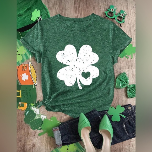 Tops - NEW Green Clover Graphic St. Patrick’s Day T-Shirt
